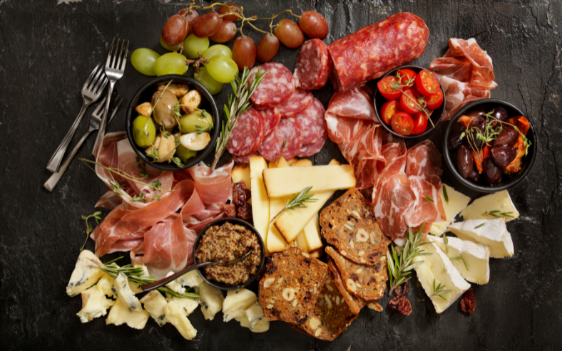 How to Make a Beautiful Holiday Charcuterie Board